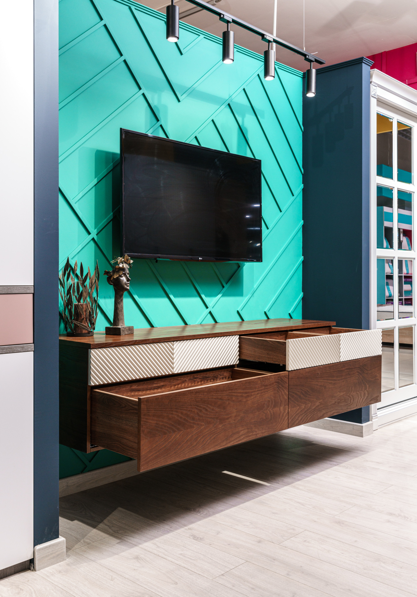 Гостиная из шпона с МДФ фасадами