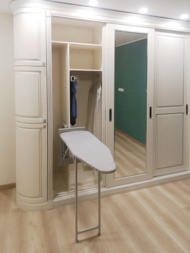 Шкаф-купе с радиусными фасадами из МДФ