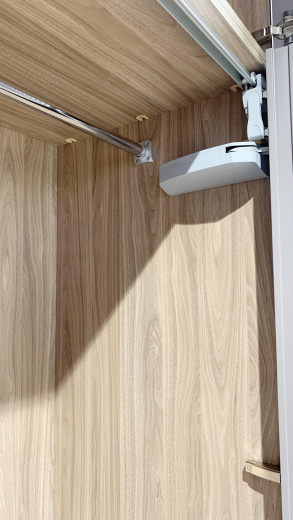 Прихожая с МДФ фасадами и складной дверью