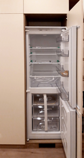 Шкаф с распашными фасадами