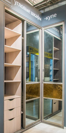 Угловой встроенный шкаф-купе + распашная