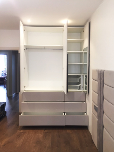 Распашной шкаф 