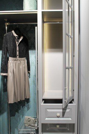 Угловая классическая гардеробная