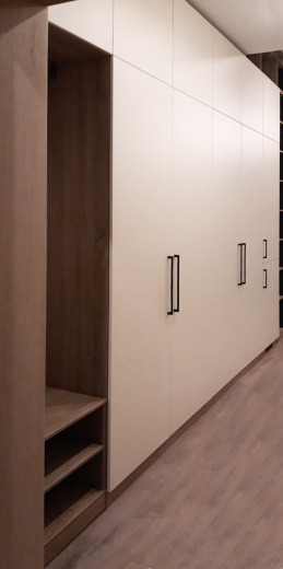 Шкаф с распашными фасадами