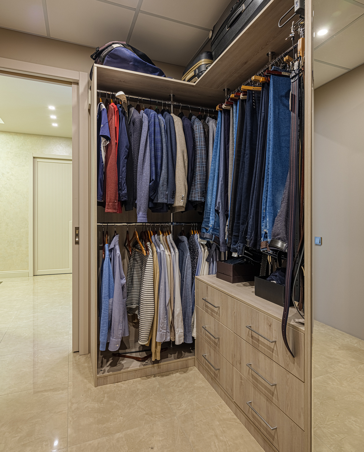 Мебель по проекту дизайнера в московскую квартиру