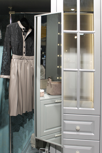 Угловая классическая гардеробная