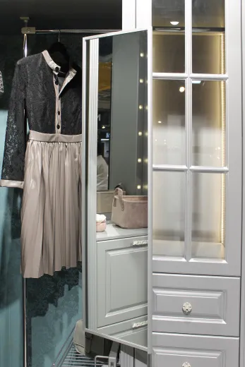 Угловая классическая гардеробная
