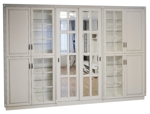 Распашной шкаф с классическими фасадами