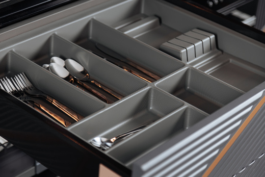 Прямая кухня с фрезерованными фасадами