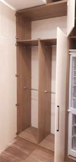 Шкаф с распашными фасадами