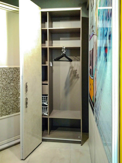 Корпусный шкаф для одежды и обуви