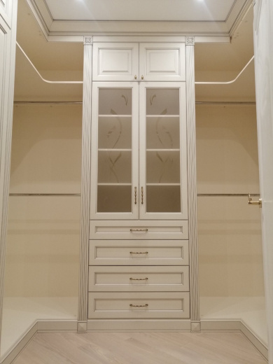 Гардеробная комната в классическом стилем из МДФ