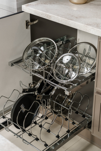 Угловая кухня с островом