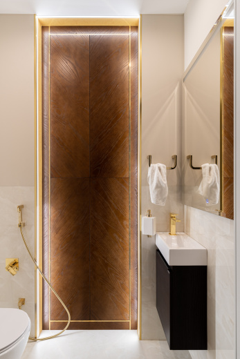 Распашные двери в ванной комнате 