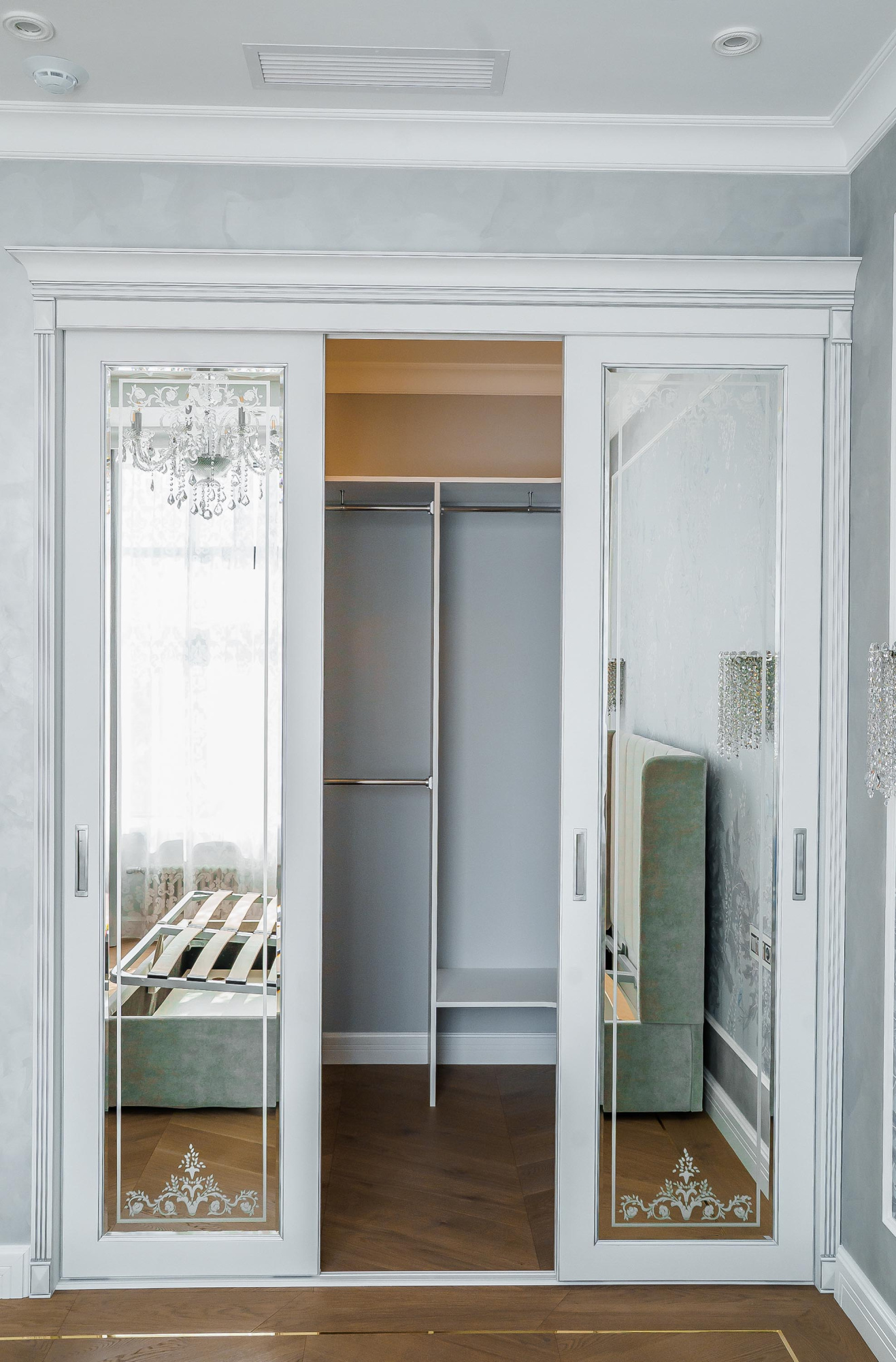 Гардеробная комната в классическом стиле