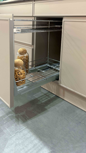 Угловая кухня с островом