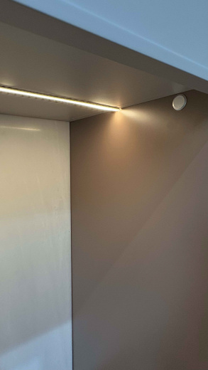 Угловая кухня с островом