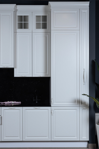 Прямая неоклассическая кухня 