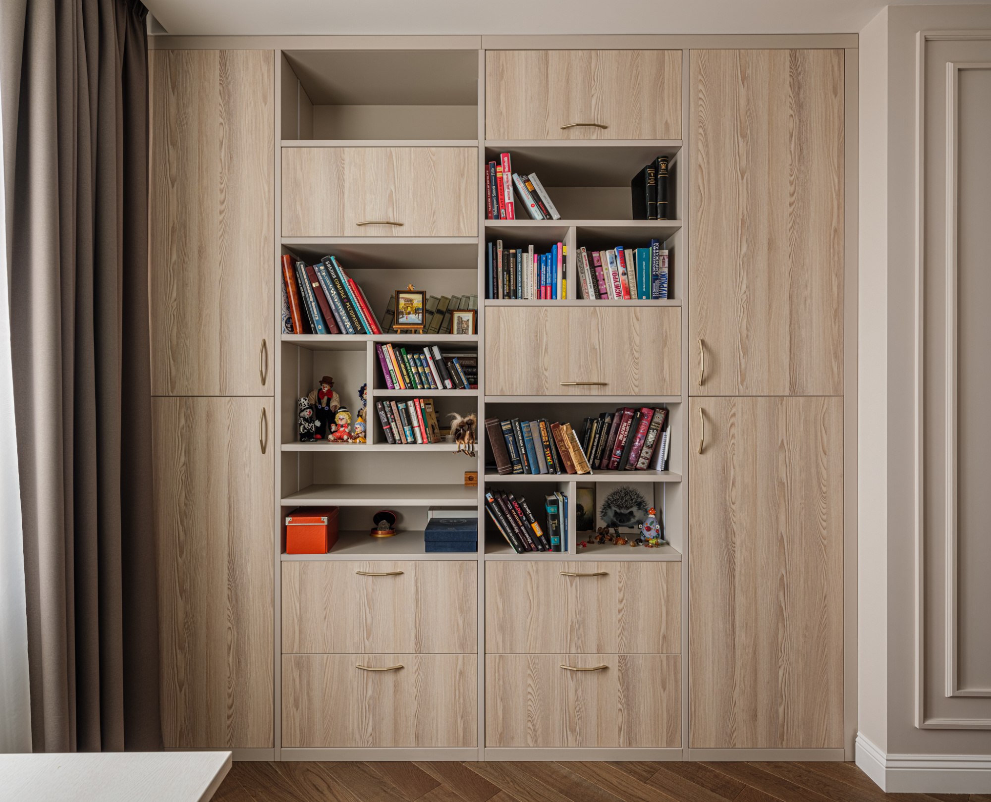 Шкаф-библиотека 