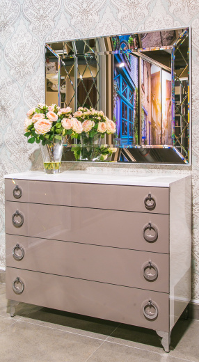 Комод с зеркалом 